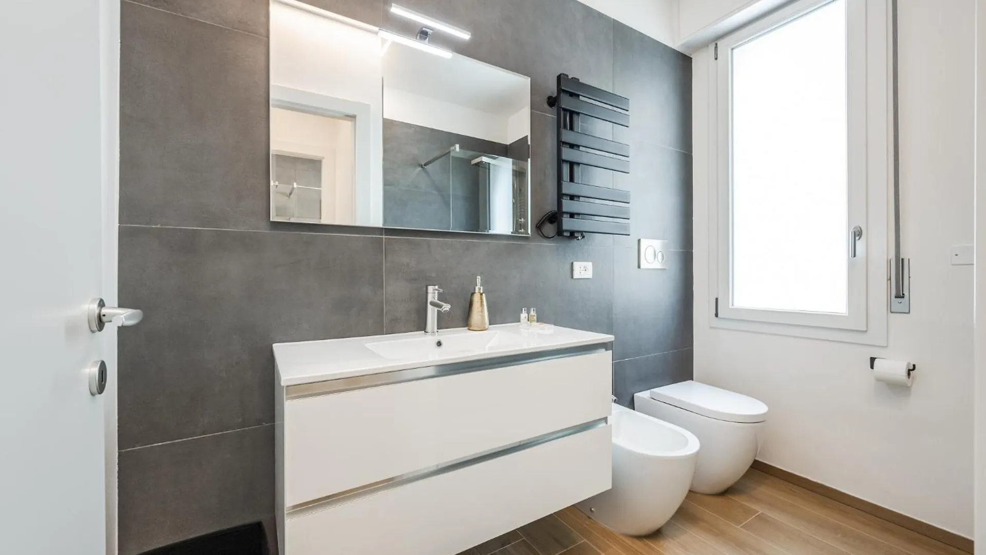Exclusive Apartment - Free Wifi & Air Conditioning Faenza